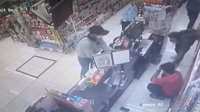 Tangkapan layar perampokan di minimarket Setu.