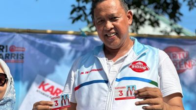 Calon Wali Kota Bekasi Tri Adhianto perkenalkan Kartu Keren. Foto: Ist