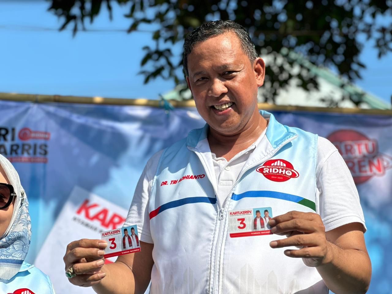Calon Wali Kota Bekasi Tri Adhianto perkenalkan Kartu Keren. Foto: Ist