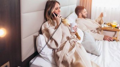 Ilustrasi Chek in Hotel