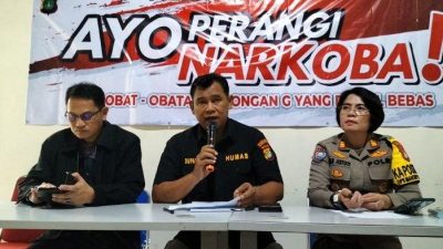 Polres Metro Bekasi Kota menggelar konferensi pers soal peredaran obat keras. Foto: Ist