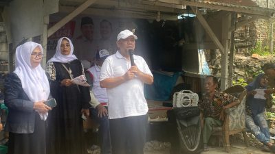 Calon Wali Kota Bekasi Heri Koswara saat blusukan di Bekasi Timur. Foto: Gobekasi.id