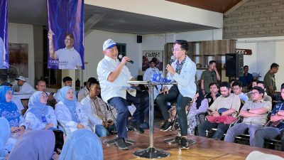 Calon Gubernur Jawa Barat nomor urut 3, Ahmad Syaikhu berkesempatan berdiskusi dengan ratusan anak muda Bandung di Jalan Pelajar Pejuang, Kota Bandung, Minggu (13/10/2024). Foto: Ist