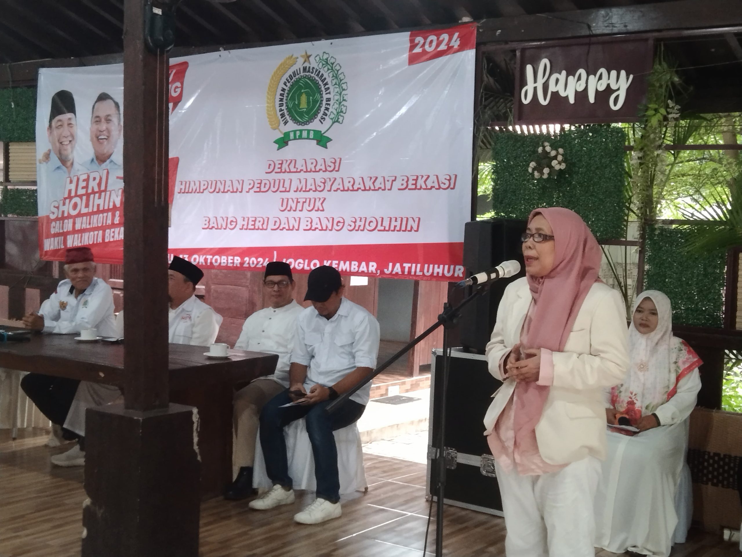 Pembina HPMB, Nyimas Sakuntala Dewi saat memberikan penyampaian dukungan untuk Paslon Heri Koswara - Sholihin. Foto: Ist