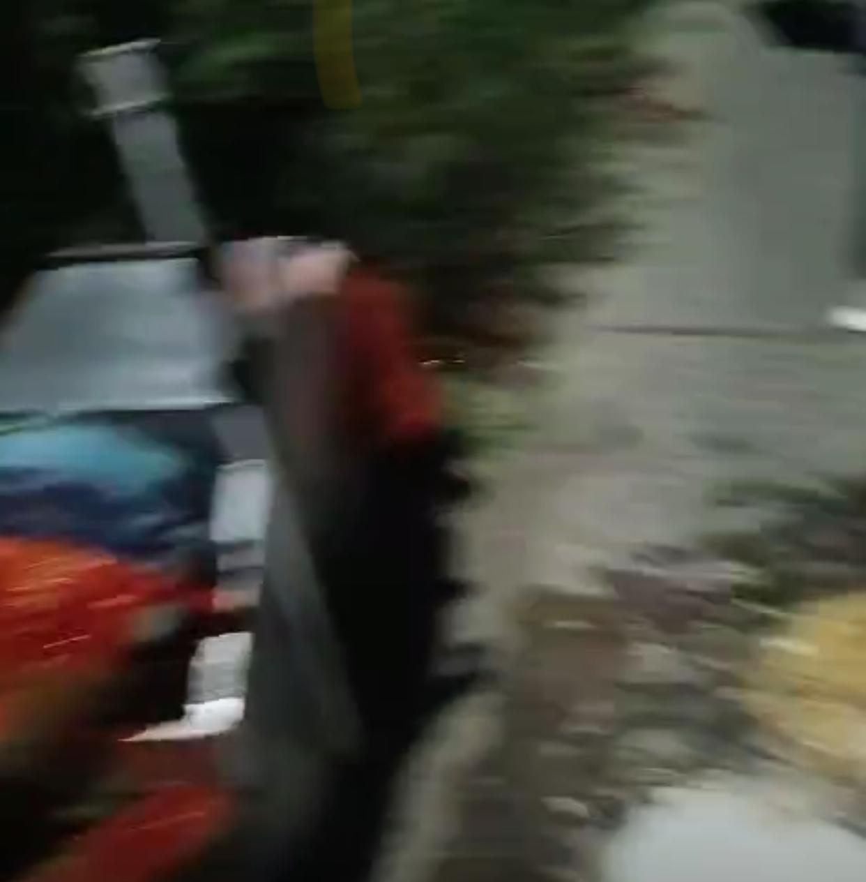 Gerobak milik penjual bubur di sebuah parit Jalan Raya Tambelang - Sukatani.