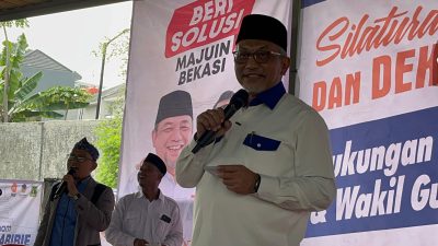 Calon Gubernur nomor urut 3 Ahmad Syaikhu menghadiri deklarasi dukungan ratusan tokoh dan masyarakat Kota Bekasi di Lapangan Kuliner VIP RW 35, Teluk Pucung Bekasi Utara, Kota Bekasi, Selasa (15/10/2024). Foto: Ist