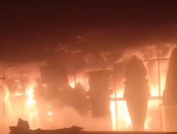 Naga Swalayan Tambun Terbakar