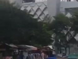 Stadion Wibawamukti Porak Poranda Diterpa Angin