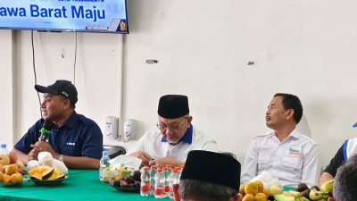 Ahmad Syaikhu menjawab curhatan para pedagang dan pengurus Pasar Induk Cikurubuk, Kota Tasikmalaya, Rabu (23/10/24). Foto: Ist