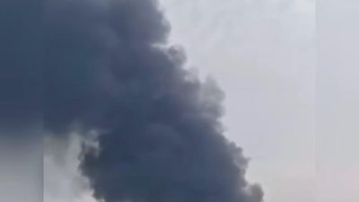 Kepulan asap dari Gudang Plastik di Rawapasung, Kota Bekasi. Foto: Ist
