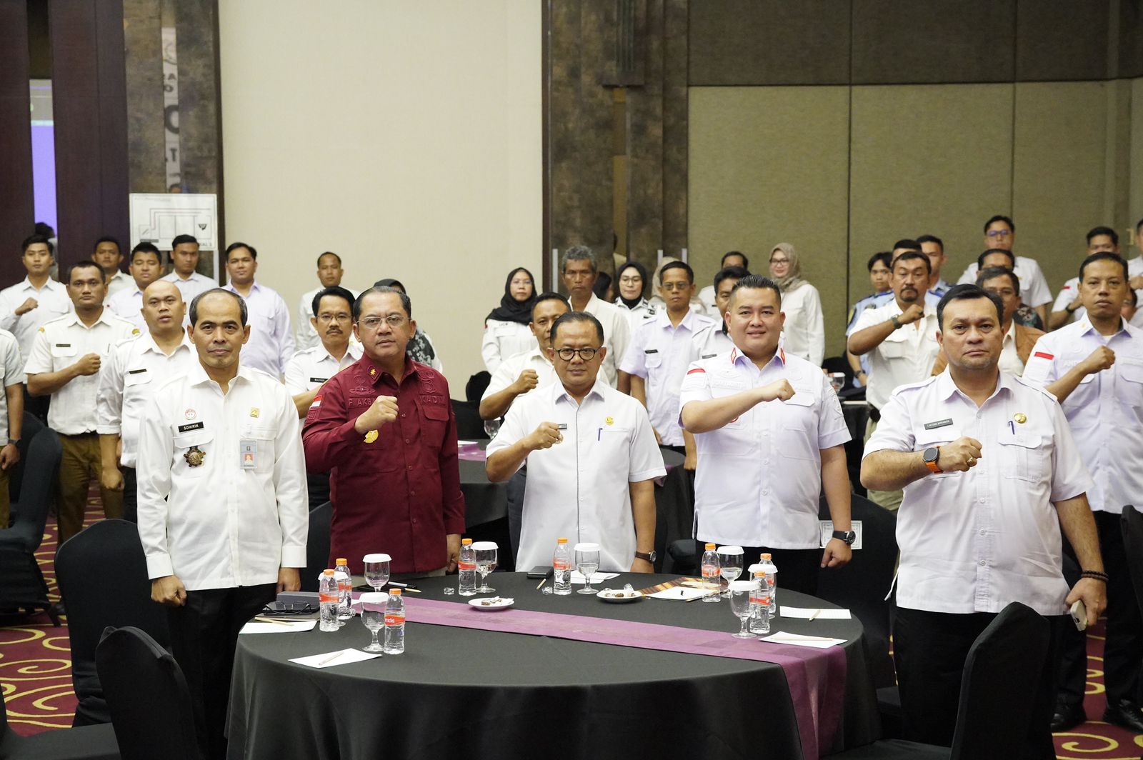 Penjabat Wali Kota Bekasi, Gani Muhamad dan unsur-unsur atau stakeholder penegak terkait lainnya hadir dalam rapat tersebut yang bertujuan untuk memperkuat pengawasan bagi WNA. Foto: Ist