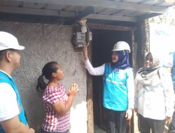 PLN UID Jabar Berikan Bantuan Sambungan Listrik Gratis bagi 1435 Keluarga Kurang Mampu