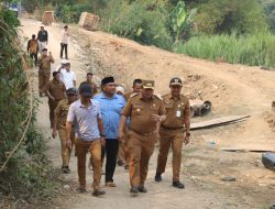 Jalan Longsor di Cikarang Timur yang Terkikis Aliran Sungai Cibeet Mulai Diperbaiki