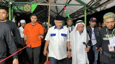 Calon Gubernur Ahmad Syaikhu mendatangi Haul Akbar Mama KH. Abdullah Wazin bin Mursalin ke-17 dan Haul Umi Hj. Hasbi ke-2 yang digelar di Pondok Pesantren Pasgab At-Tawassul, Desa Mulyasari, Kabupaten Cianjur, Sabtu (2/11/2024). Foto: Ist