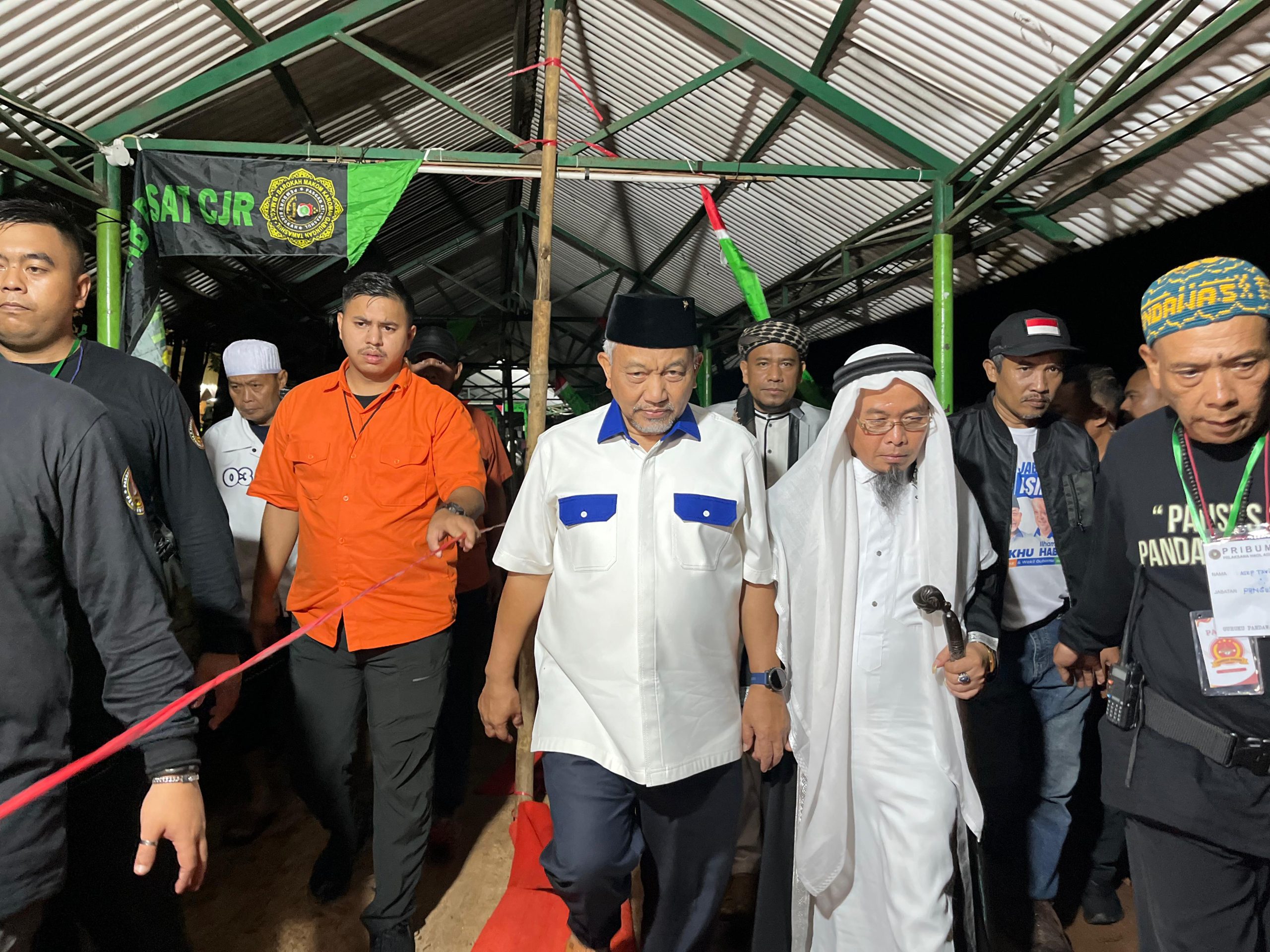 Calon Gubernur Ahmad Syaikhu mendatangi Haul Akbar Mama KH. Abdullah Wazin bin Mursalin ke-17 dan Haul Umi Hj. Hasbi ke-2 yang digelar di Pondok Pesantren Pasgab At-Tawassul, Desa Mulyasari, Kabupaten Cianjur, Sabtu (2/11/2024). Foto: Ist