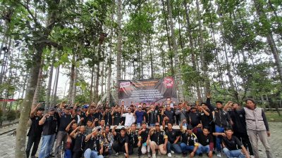Foto Sejumlah Masyarakat deklarasi sayambara Politik Uang di Pilkada Kabupaten Bekasi 2024. (Ariesant/Radarbekasi)