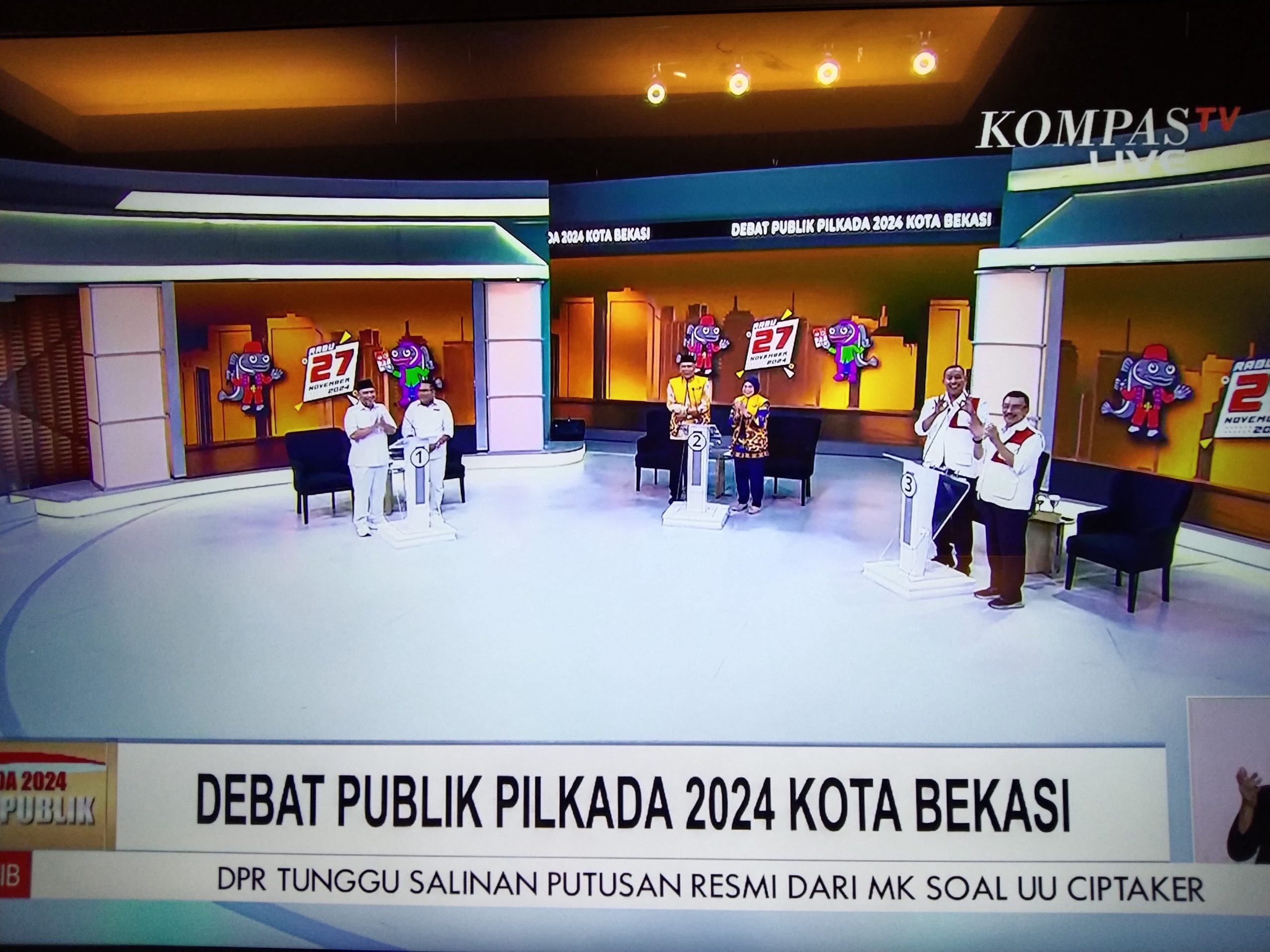 3 Paslon Pilkada Kota Bekasi saat debat perdana di Kompas TV