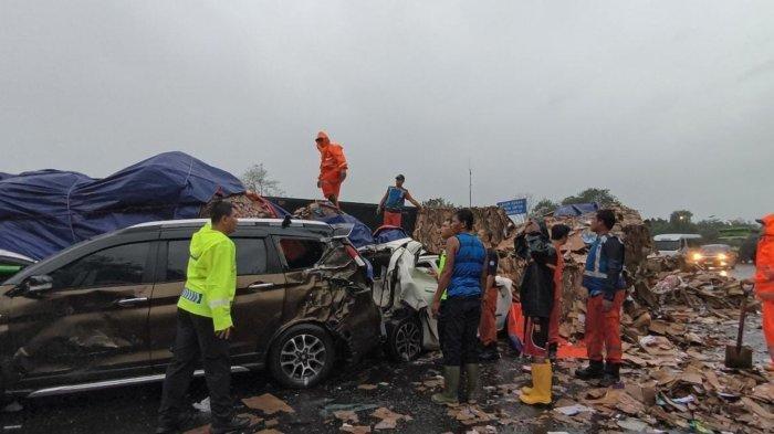 Kondisi mobil yang alami kecelakaan beruntun di Ruas Jalan Tol Cipularang KM 92, tepatnya di wilayah Kecamatan Sukatani, Kabupaten Purwakarta, Senin (11/11/2024).