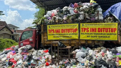 TPS Ilegal di Sungai CBL, Babelan ditutup DLH Kabupaten Bekasi. Foto: Ist