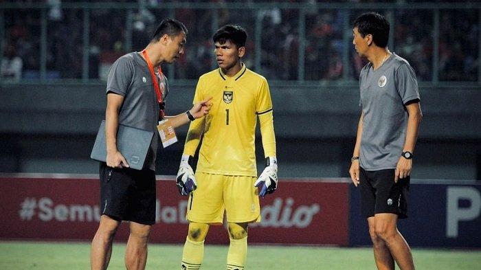 Penjaga Gawang FC Bekasi City Cahya Supriadi