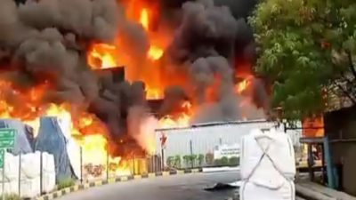 Kebakaran Hebat di Pabrik Bekasi, 14 Mobil Pemadam Dikerahkan