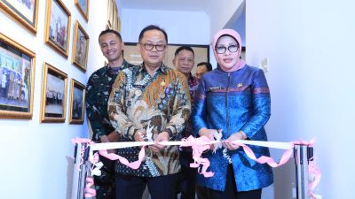 Peresmian Command Center Dinkes oleh Pj Wali Kota Bekasi Raden Gani Muhamad dan Kadinkes Tanti Rohilawati. Foto: Ist