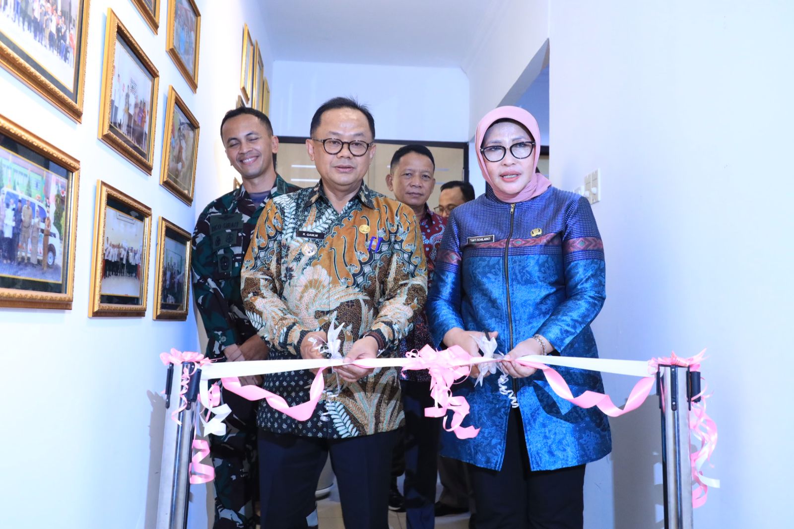 Peresmian Command Center Dinkes oleh Pj Wali Kota Bekasi Raden Gani Muhamad dan Kadinkes Tanti Rohilawati. Foto: Ist