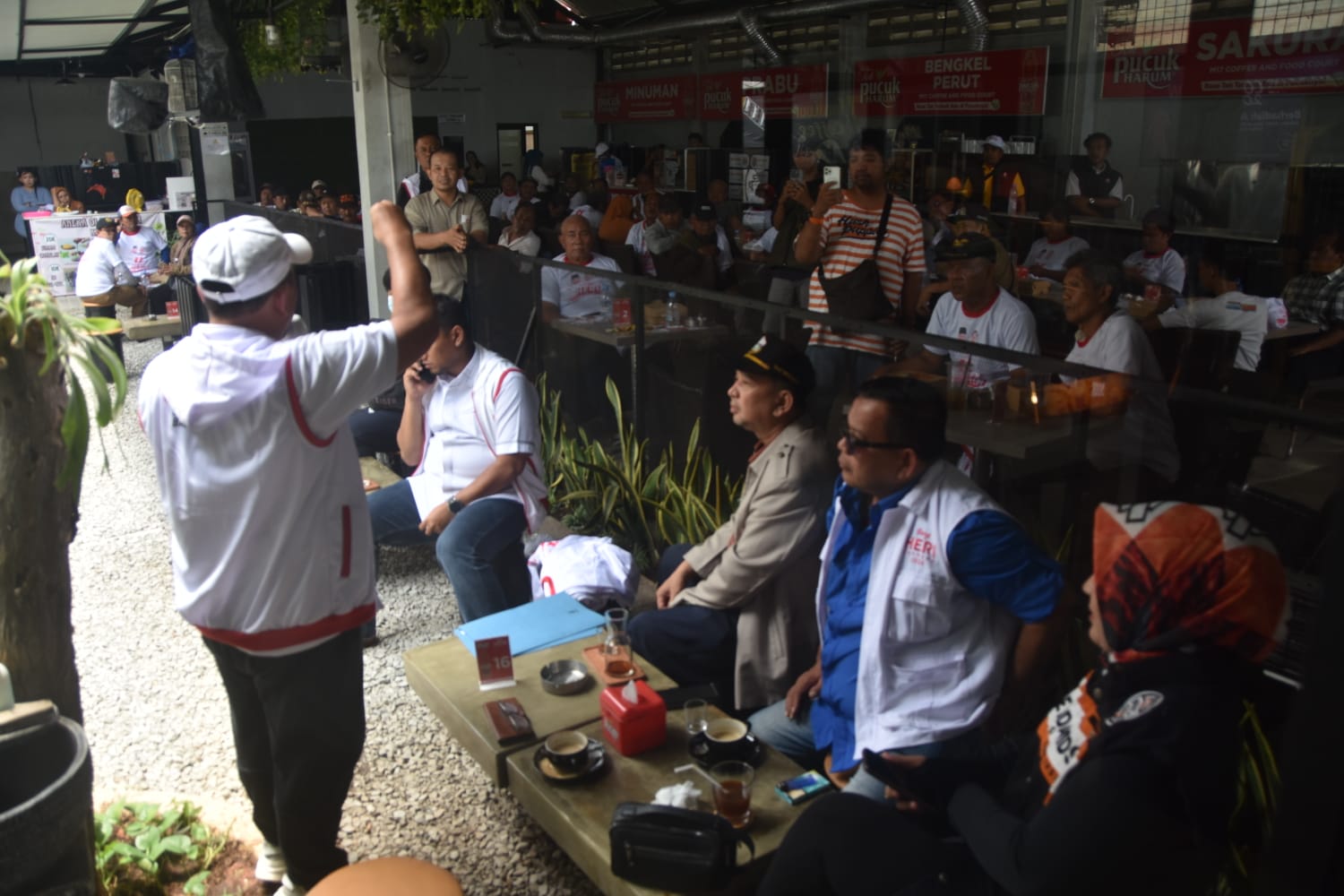 Calon Wali Kota Bekasi Heri Koswara mengadiri deklarasi Organda yang diberikan kepadanya. Foto: Ist