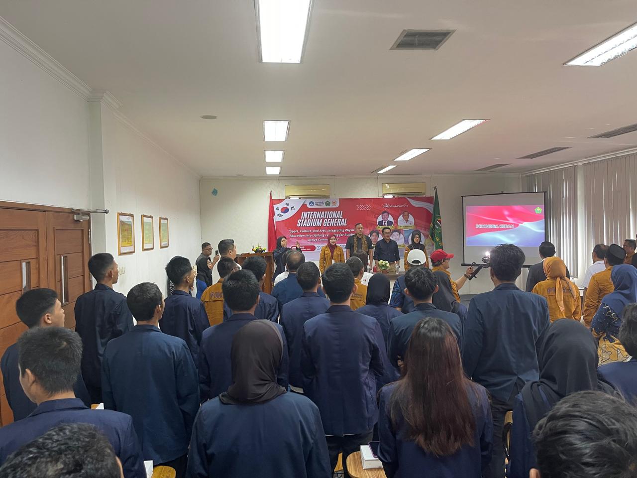 Lima pelatih tersohor asal Korea Selatan berbagi pengalaman olahraga di Kampus Unisma Bekasi. Foto: Ist