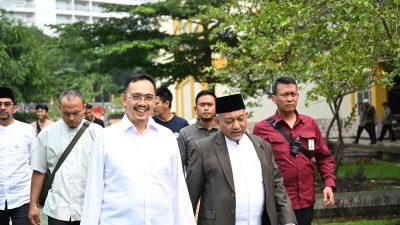 Calon Gubernur Jawa Barat Ahmad Syaikhu mengunjungi Institut Agama Islam Tazkia yang berada di kawasan Sentul City Bogor atua tepatnya di Jalan Ir H Juanda, Kecamatan Babakan Madang, Kabupaten Bogor, Jumat (15/11/2024).