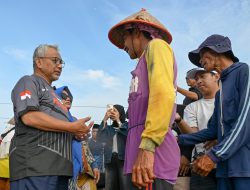 Serap Aspirasi Nelayan, Ini Jurus Ahmad Syaikhu Wujudkan Pantai Pangandaran Bersih dari Sampah