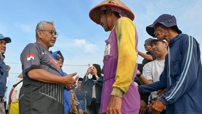 Serap Aspirasi Nelayan, Ini Jurus Ahmad Syaikhu Wujudkan Pantai Pangandaran Bersih dari Sampah