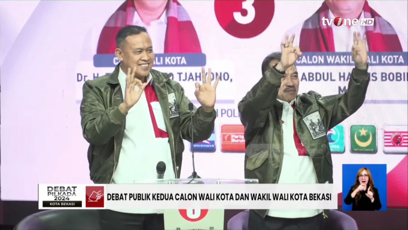 Paslon Wali Kota dan Wakil Wali Kota Bekasi Tri Adhianto - Harris Bobihoe di debat publik.