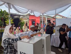 Salurkan Hak Pilih di TPS 15 Sepanjang Jaya, Sholihin Optimis Menangkan Pilkada Kota Bekasi 2024