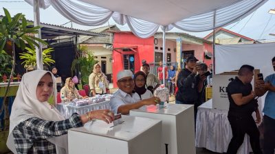 Salurkan Hak Pilih di TPS 15 Sepanjang Jaya, Sholihin Optimis Menangkan Pilkada Kota Bekasi 2024