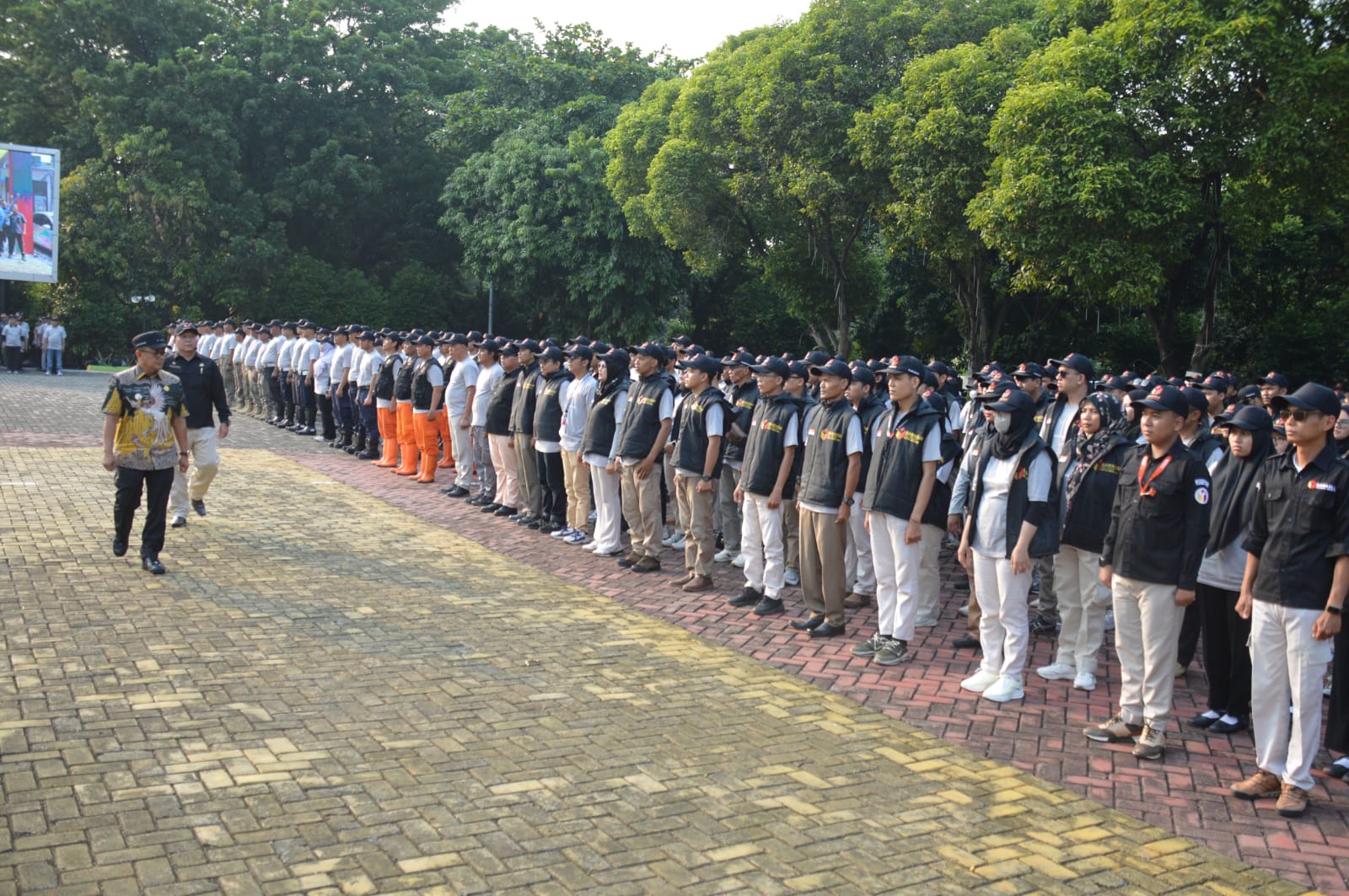 Pj Wali Kota Bekasi Raden Gani Muhamad memimpin Apel Siaga. Foto: Ist
