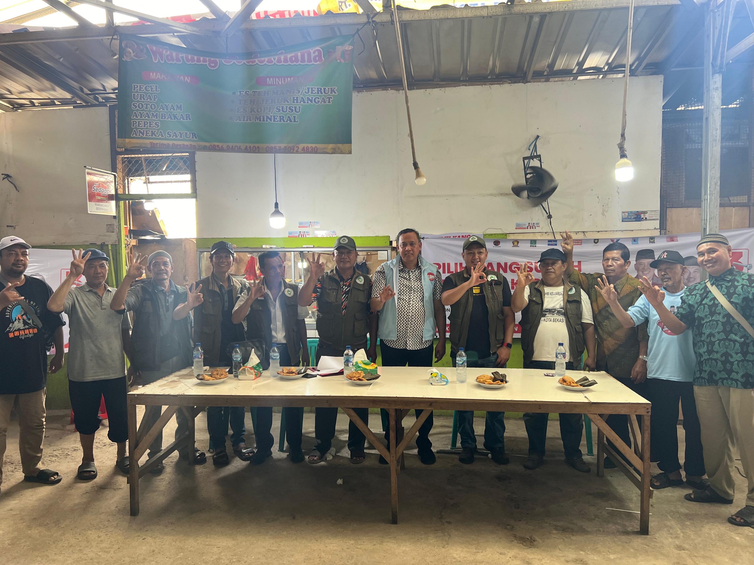 Pedagang Pasar Kranji Dukung RIDHO di Pilkada Kota Bekasi 2024. Foto: Ist