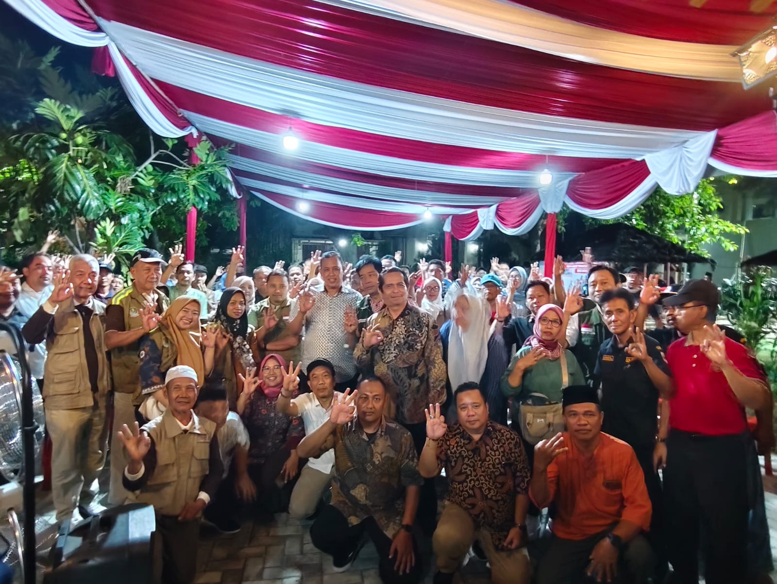 Calon Wali Kota Bekasi Tri Adhianto menerima dukungan dari LPM se-Kota Bekasi. Foto: Ist
