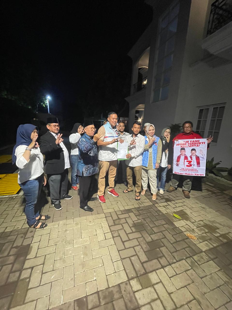 Mantan Caleg PPP, partai pengusung Heri Koswara - Sholihin mendeklarasikan dukungan untuk Tri Adhianto - Harris Bobihoe. Foto: Ist