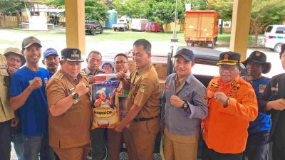 Penyaluran logistik korban bencana di Kabupaten Bekasi.