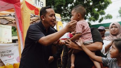 Indosat menyalurkan bantuan secara langsung kepada korban bencana alam di Sukabumi. Foto: Ist