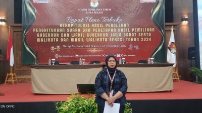 Komisioner KPU Kota Bekasi Divisi Teknis Penyelenggaraan Pemilu, Eli Ratnasari usai usai jeda memimpin rapat pleno rekapitulasi suara hasil Pilkada 2024 di Hotel Merbabu. Foto: Ist