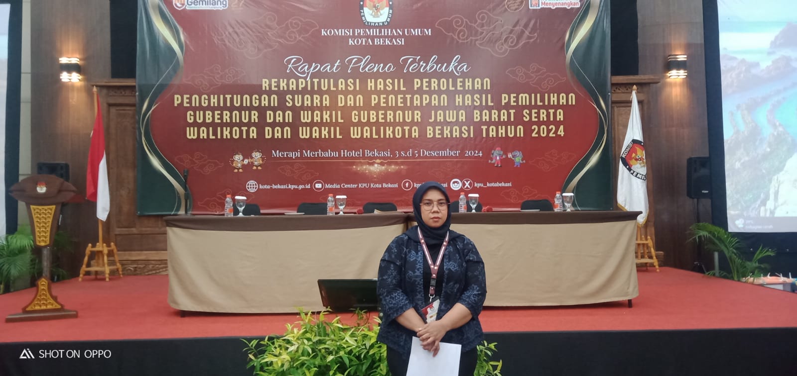 Komisioner KPU Kota Bekasi Divisi Teknis Penyelenggaraan Pemilu, Eli Ratnasari usai usai jeda memimpin rapat pleno rekapitulasi suara hasil Pilkada 2024 di Hotel Merbabu. Foto: Ist