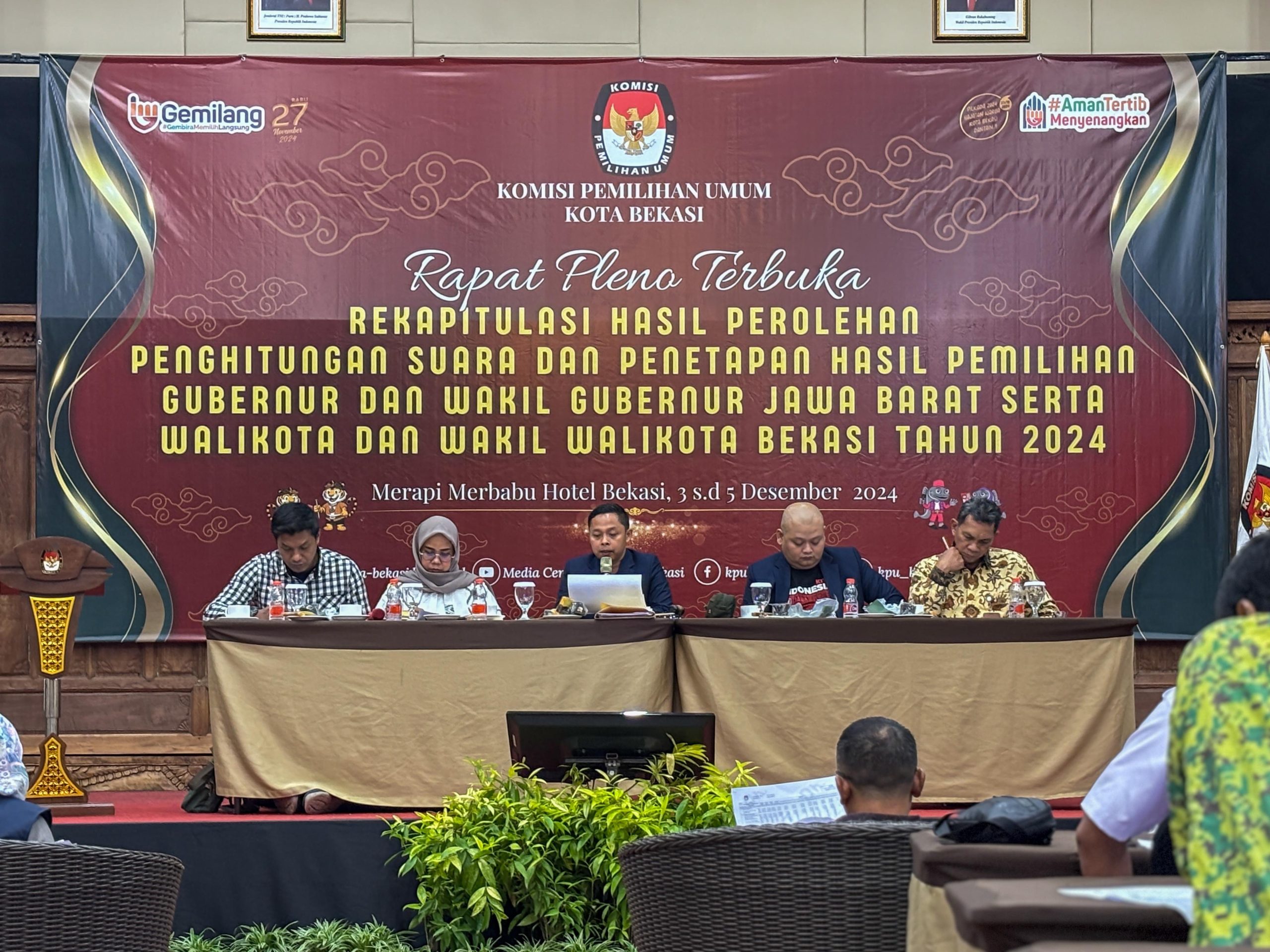 Rapat Pleno Hasil Pilkada 2024 oleh KPU Kota Bekasi di Hotel Merbabu, Jumat (6/12/2024). Foto: Gobekasi.id