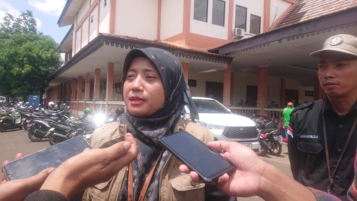 Ketua Bawaslu Kota Bekasi, Vidya Nurrul Fathia di Kecamatan Rawalumbu.
