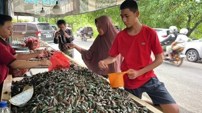 Pedagang Kerang di Marga Jaya Bekasi Raup Keuntungan Puluhan Juta Jelang Tahun Baru