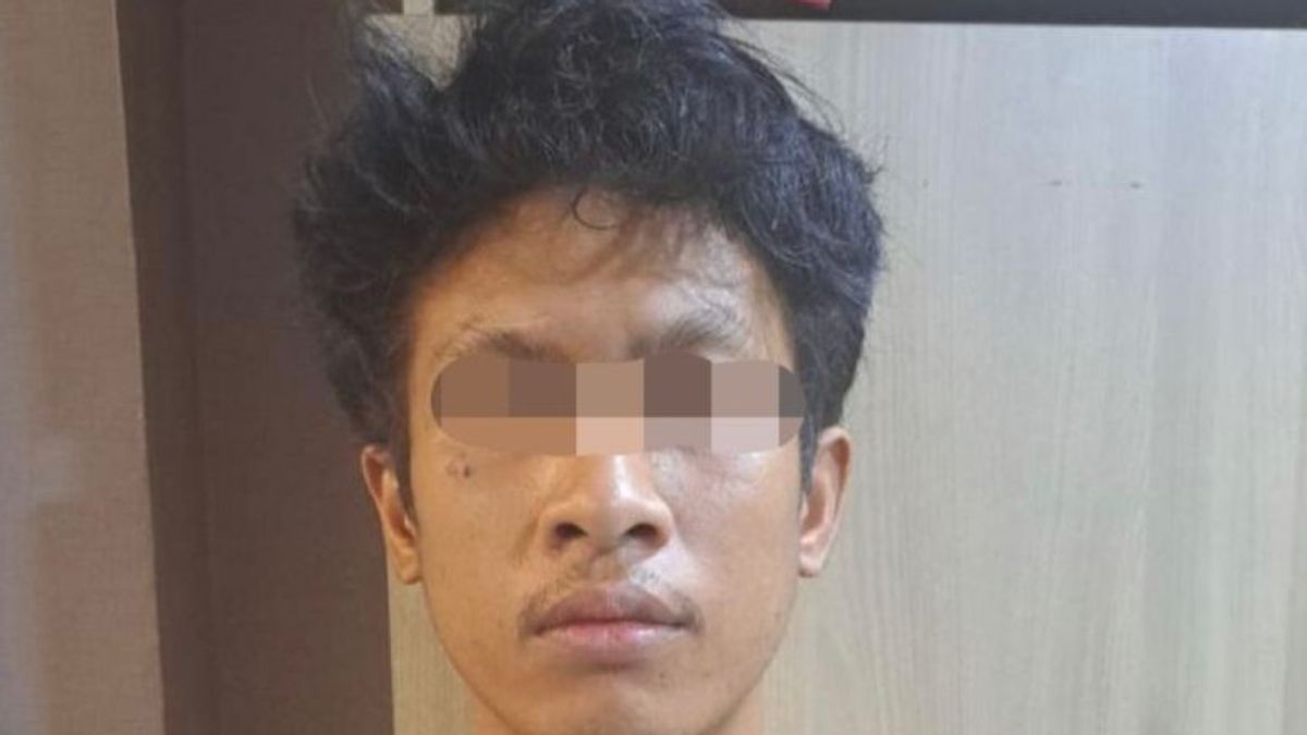 Pelaku Penyiraman Air Keras Terhadap Wanita Muda di Bekasi bernama Arjuhan Rosetiyoni alias Johan