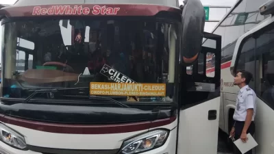 Pemeriksaan Ramp Chek Bus di Terminal Induk Bekasi Jelang Nataru