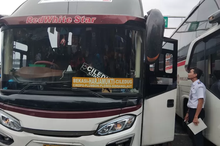 Pemeriksaan Ramp Chek Bus di Terminal Induk Bekasi Jelang Nataru