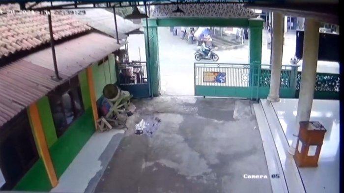 Pencurian Uang Gaji para Guru di MTS Al Muthmainnah dicuri Terekam CCTV